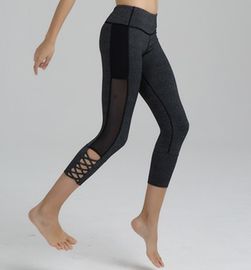 Wholesale mesh ventilation along sides fashionable design breathable yoga capri leggings